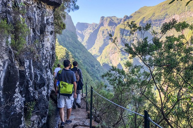 Walk with a local - Stop one in the vehicle: what you learn before you lace up